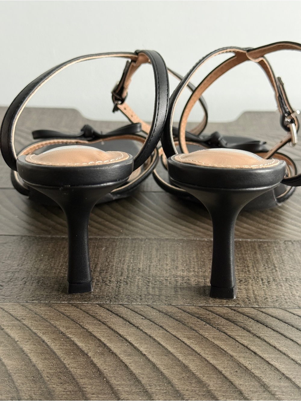 DV by Dolce Vita Black Strappy Bow Heeled Sandals Size 6.5 - Picture 4 of 10